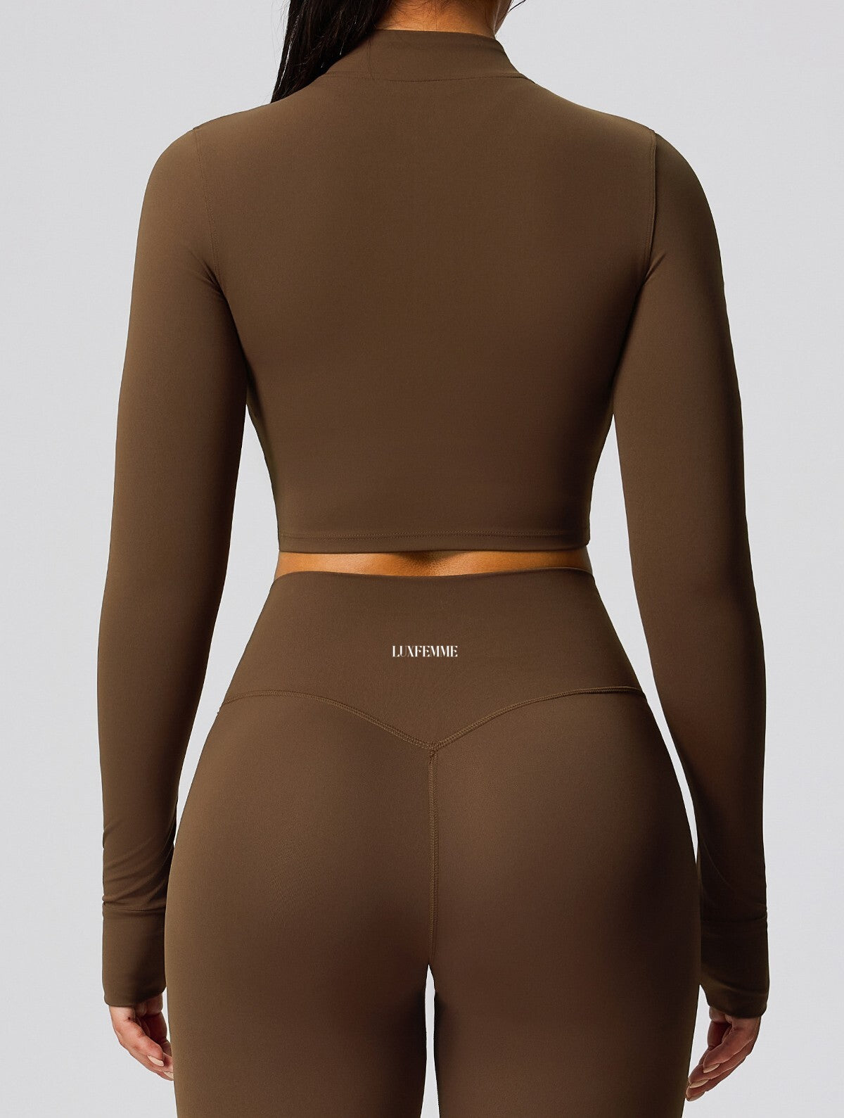 Conjunto Chocolate 3 Piezas - Top Glow Motion, Leggins Peach Fruit y Chaqueta Corta Essence Line