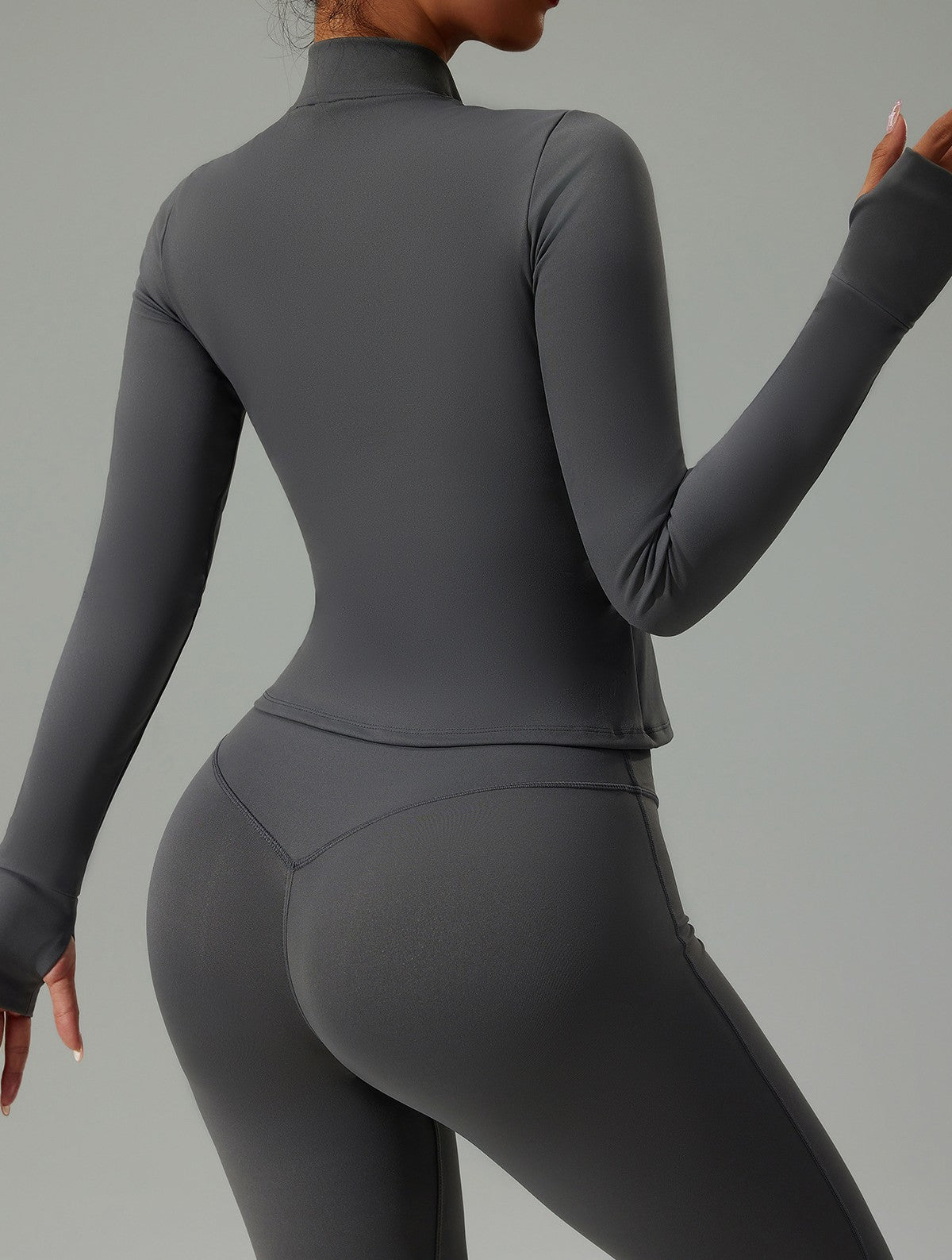 Warm Essence - Chaqueta ajustada con largo clásico y cremallera frontal.